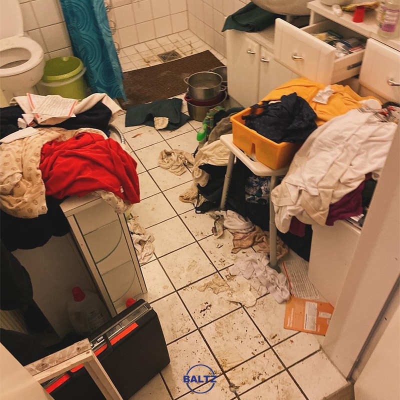 Badezimmer vor Reinigung und Entrümpelung